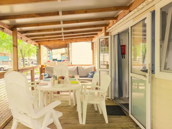 The Classic Relax is furnished with a comfortable lounge sofa on the terrace.