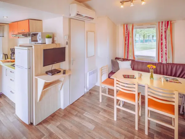 The Roan Comfort Plus Relax living room with cosy dining area.