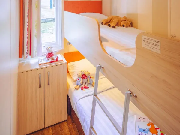 Roan Comfort Plus Relax bedroom with bunk bed.