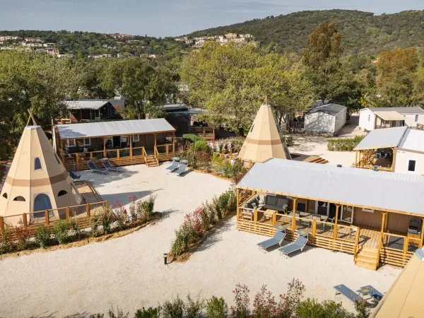 Discover the Supreme Deluxe Lounge Premium Zone at Roan Camping Domaine des Naïades.