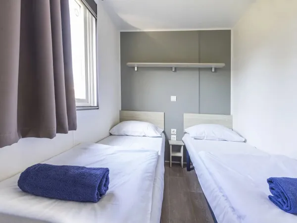 The second Roan Premium bedroom with two single beds.