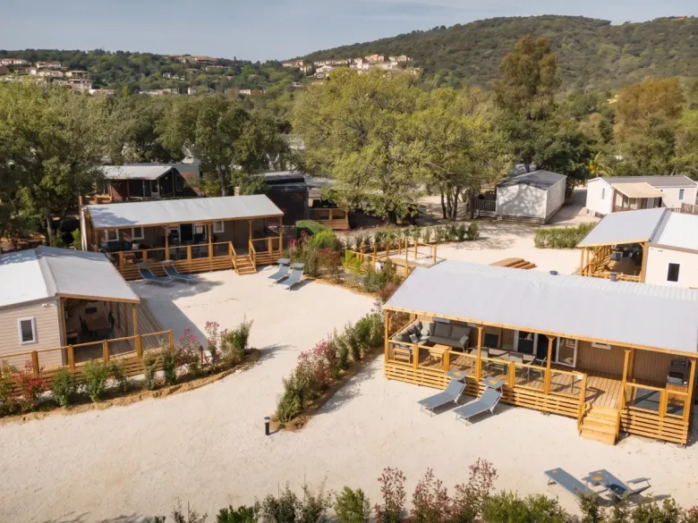 Discover the Supreme Deluxe Lounge Premium Zone at Roan Camping Domaine des Naïades.
