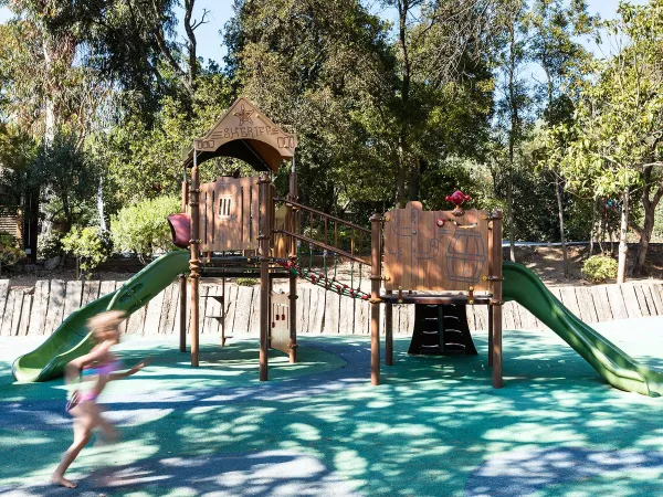 Small playground at Roan camping Domaine Naïades.