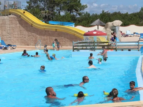 Swimming pool with slide at Roan camping La Dune Des Sables.