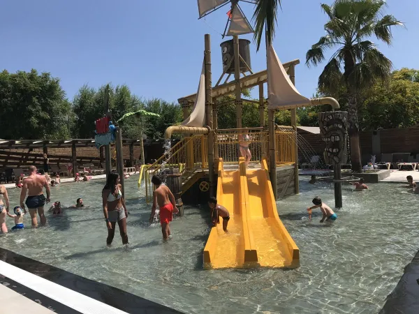 Water playground at Roan camping La Masia.