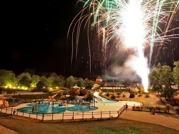 Fireworks show at Roan campsite Avit Loisirs.