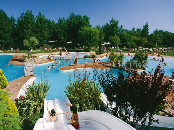 Overview swimming pool at Roan camping Serignan Plage.