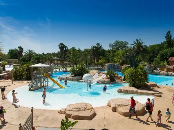 Outdoor pool at Roan camping La Sirène.