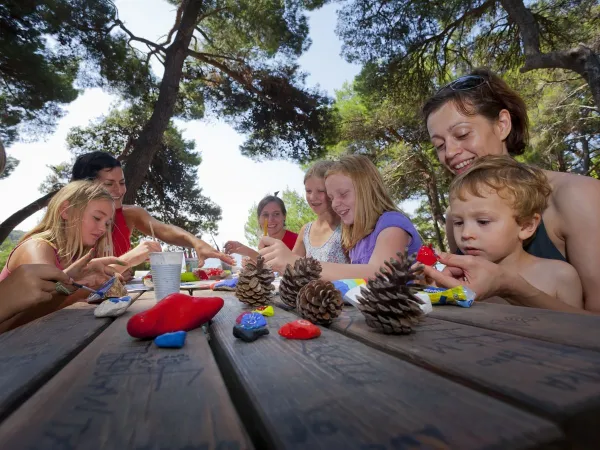 Children playing at Roan camping Cikat.