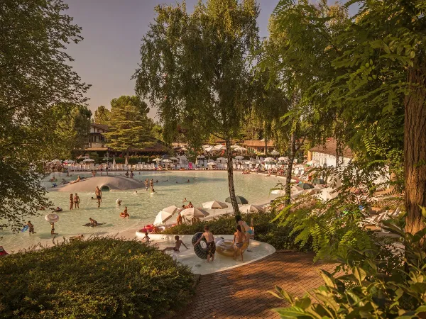 Lagoon pool with wide slides and water slides at Roan camping hu Altomincio village.