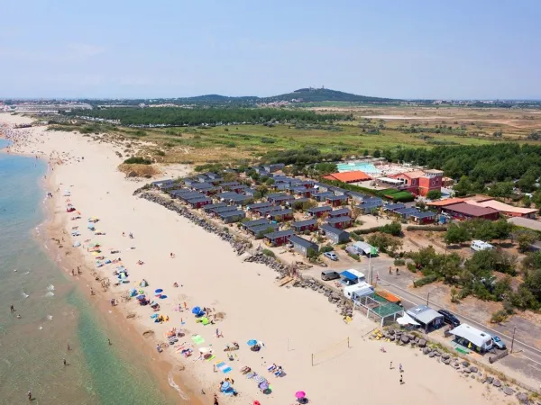 Overview of the beach at Roan camping Beach Garden.