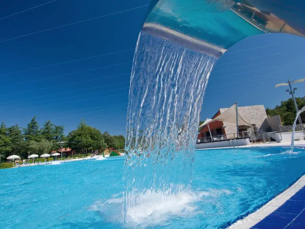 Swimming pool with waterfalls at Roan camping Polari.