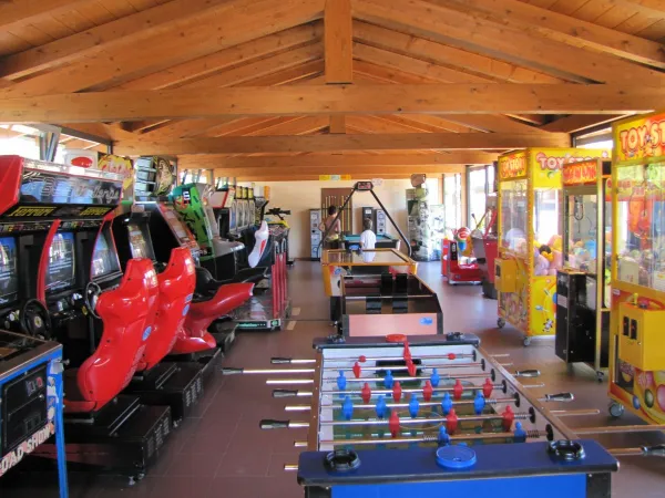 Games arcade at Roan camping Tahati.