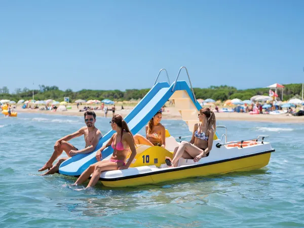 Pedal boats at the beach at Roan camping Union Lido.