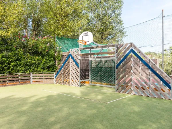 Multisport area at Roan camping Le Napoléon.