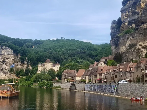 The village of Sarlat near Roan camping Avit Loisirs.