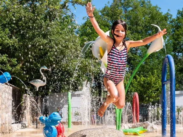 Run through the water playground at Roan camping Le Ranc Davaine.