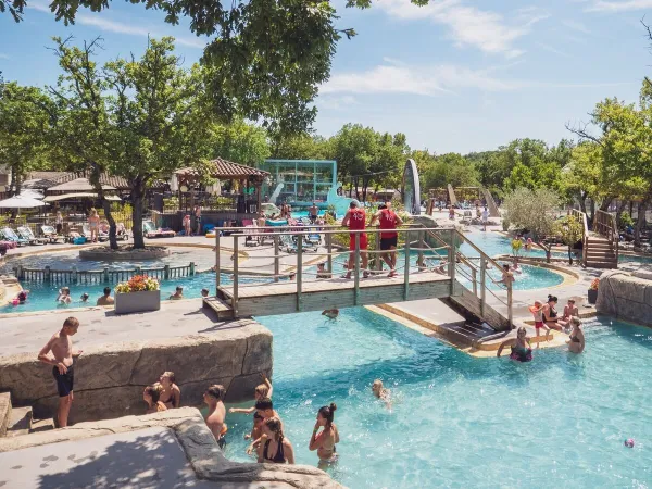 Lively swimming pool at Roan camping Le Ranc Davaine.