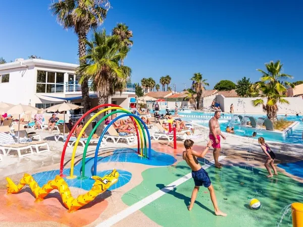 Small spray park at Roan camping Le Napoléon.