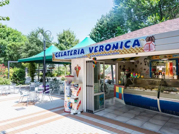 Italian Scoop Ice Cream Parlor at Roan camping San Francesco.