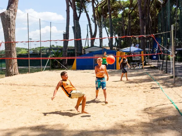 Young children playing volleyball at Roan camping Fabulous.