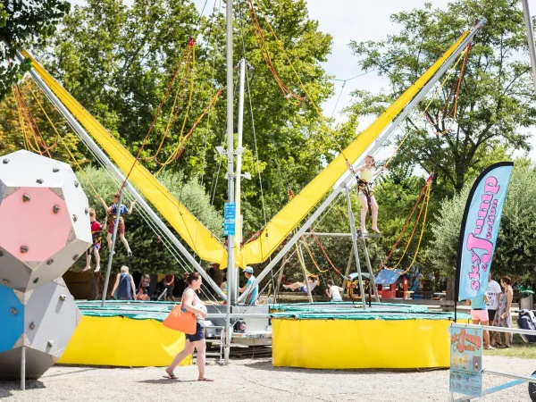 Trampolines op Roan camping La Sirène.