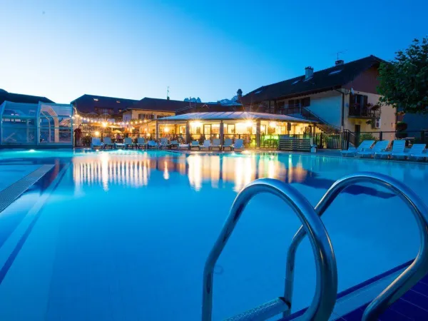 Pool in the evening at Roan camping L'Ideal.