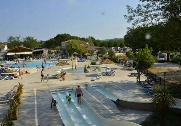 An overview of the swimming pool at Roan camping La Grand'Terre.