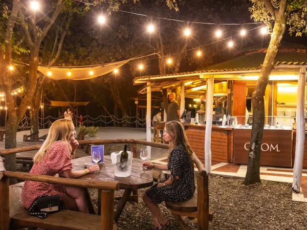 A bar at Roan camping Montescudaio.