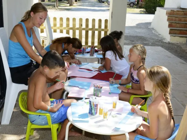 Children's entertainment at Roan camping Caballo de Mar.