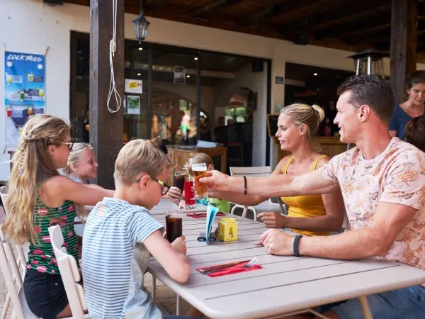 Family drinks at Roan camping Les Collines.