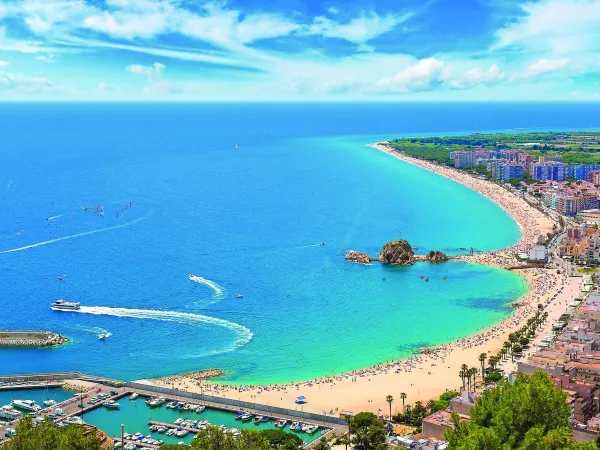 The beautiful sea and beach of Blanes at Roan camping La Masia.