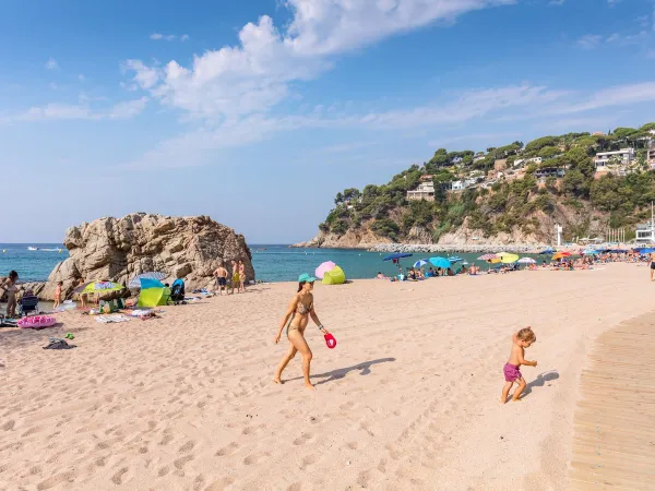 The beach of Roan camping Cala Canyelles.