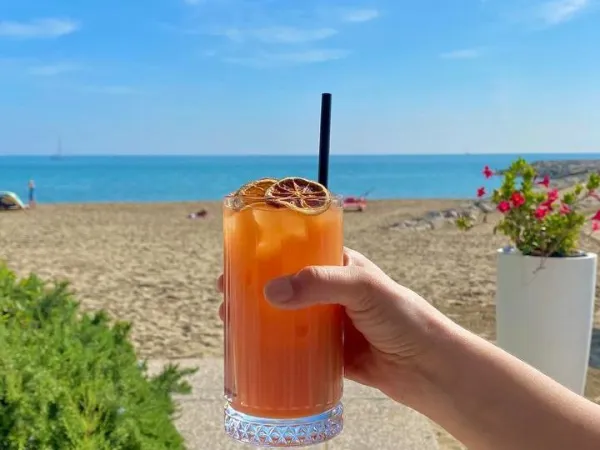 Cocktail on the beach at Roan camping Union Lido Mare.