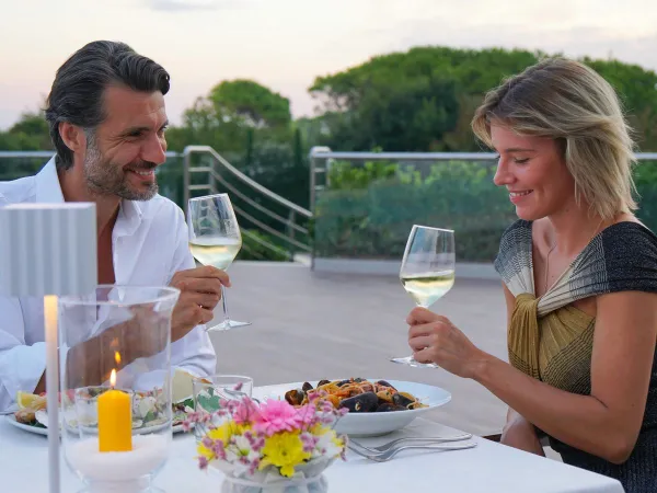 Romantic dining at Roan camping Union Lido Mare.