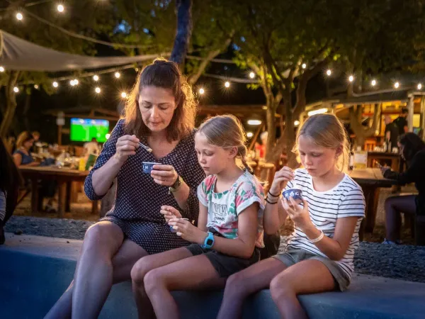 Mother with daughters at Roan camping Montescudaio.