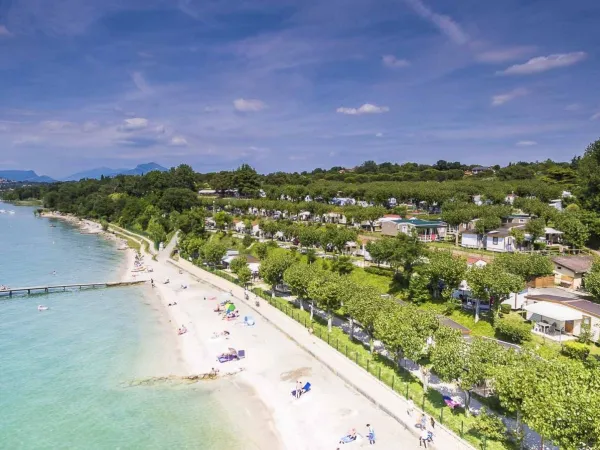 Overview of the beach at Roan camping Belvedere.