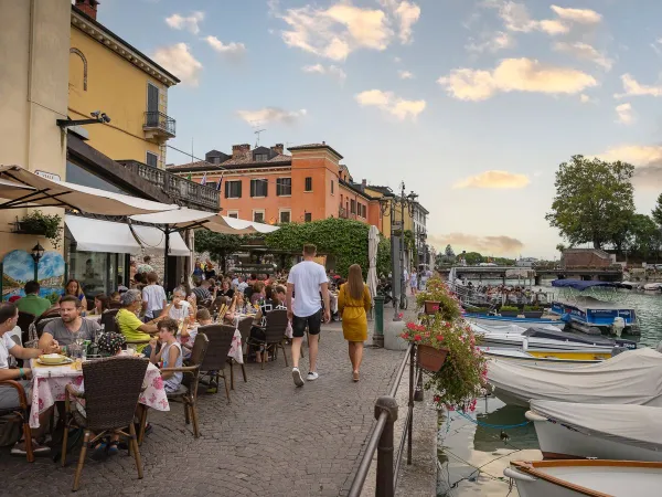 Cozy terraces in Peschiera del Garda at Roan Camping Butterfly.