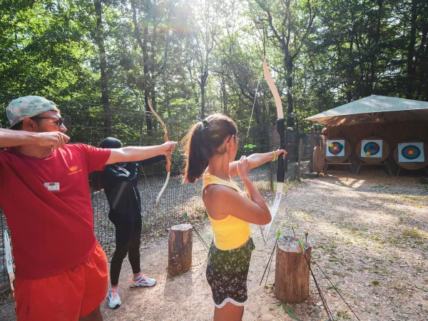 Archery at Roan camping Château de Fonrives.