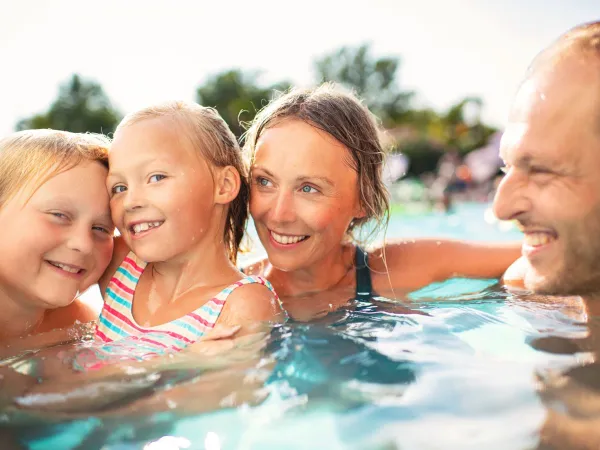 Family fun in the pool at Roan camping Cala Gogo.