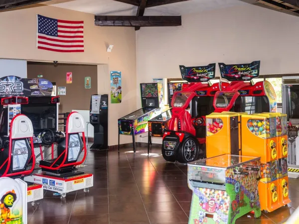 Game arcade at Roan camping Le Pommier.