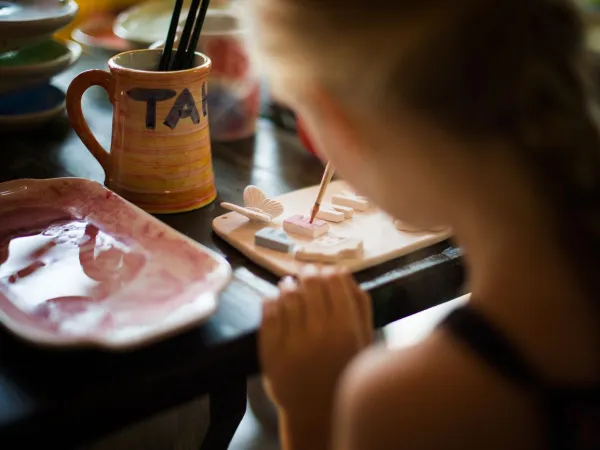 Craft activity at Roan camping Tahiti.