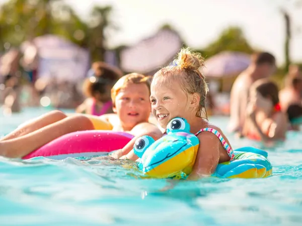 Children swimming at Roan camping Fabulous.