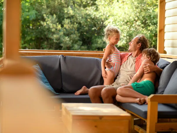 Family fun in the lounge of a Roan accommodation at campsite Montescudaio.