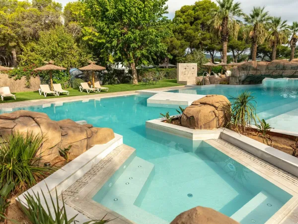 Luxury swimming pool at Roan camping El Garrofer.