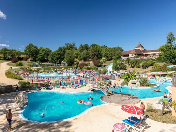 Outdoor pool at Roan campsite Avit Loisirs.