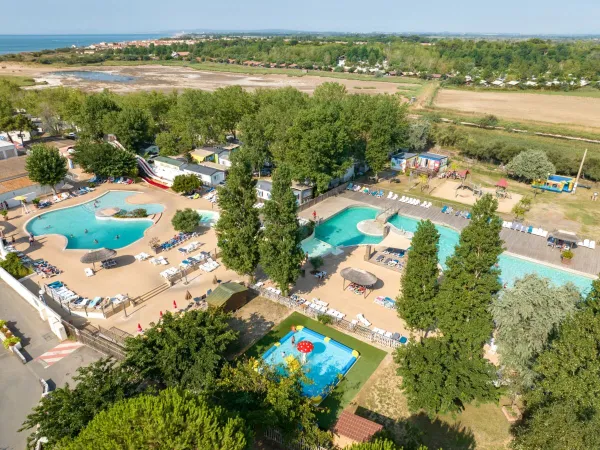 Zwembaden op Roan camping Méditerranée Plage.