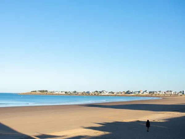 The beach near Roan camping du Latois.