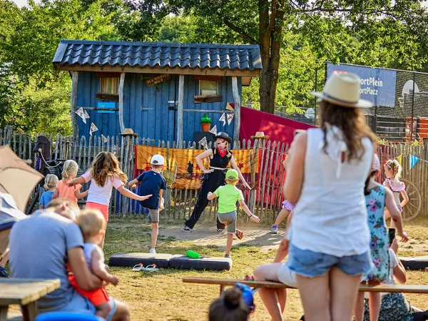 Entertainment games at Roan camping Terspegelt.