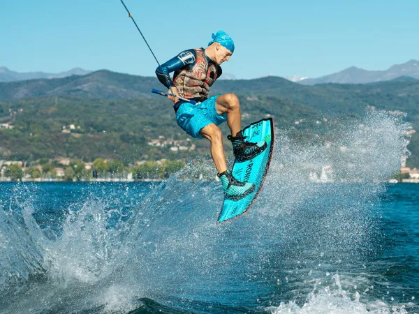 Kitesurfing at Roan camping Lido Verbano.